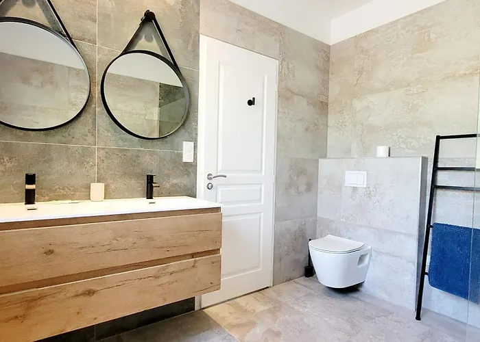 Les Oliviers, Piscine Chauffee Xxl, Jardin De 2500m2, Ping Pong, Proche Et Villa Léon